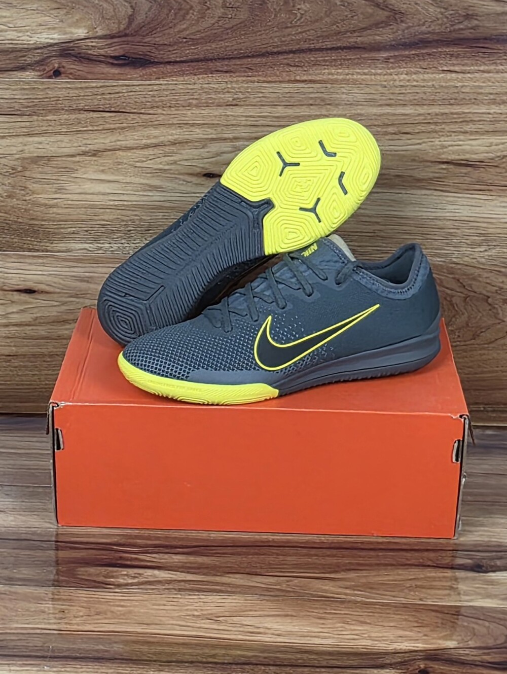 Nike Vapor 12 Pro IC Grey Opti Yellow Indoor Soccer Football Size 9 AH7387-070